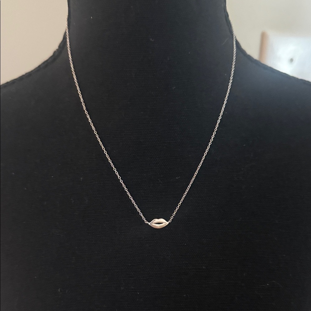 925 Silver Kiss Lip Pendant Necklace Adjustable Length 16-18” - Picture 3 of 6